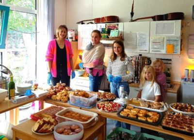 Kuchenbüffet beim Fairtrödelmarkt der Kita Sprösslinge