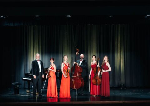 Sextett Bohéme auf der Bühne des Studiotheaters