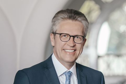 Portraitfoto von Bürgermeister Bernd Schäfer