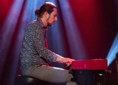 Paul Jobson am Keyboard