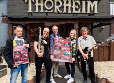 Kulturreferentin Sarah Feige stellt zusammen mit Tommy Schneller das neue Lineup des Sparkassen Grand Jam vor
