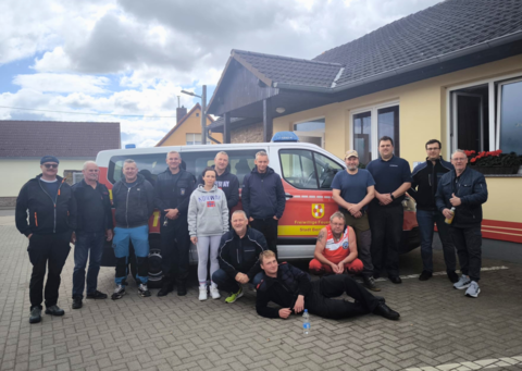 Truppe der Feuerwehr Hettstedt und Bergkamen auf einem Gruppenbild