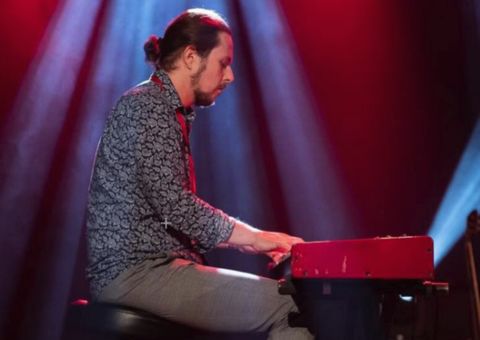 Paul Jobson am Keyboard