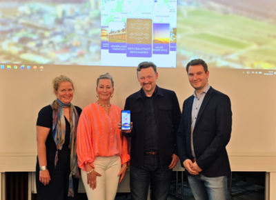 Sandra Diebel, Kulturdezernentin Sarah Feige, Kulturreferentin Tobias Seeger, Firma Scortex Tobias Hindemitt, Kulturausschussvorsitzender bei der Präsentation der App