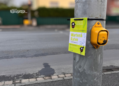Flyer an einer Ampel mit Ampelgewinnspiel