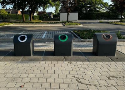 Unterflurcontainer auf dem Parkplatz "Im Häupen" in Weddinghofen