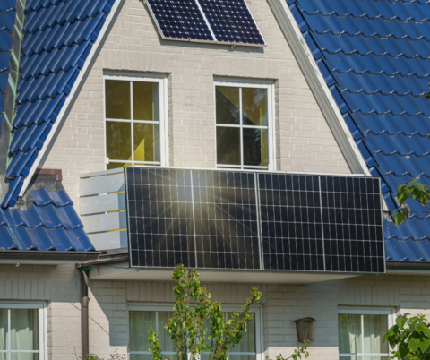 Haus mit Balkonkraftwerk