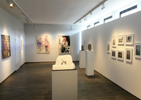 Raumansicht der Ausstellung "mittendrin" der Kunstwerkstatt Sohle 1