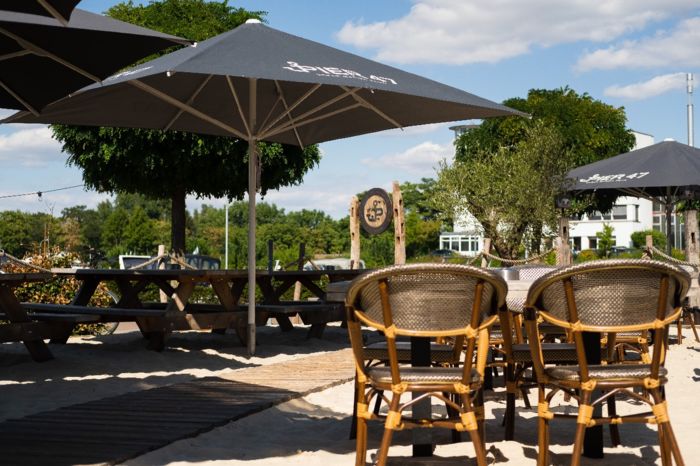 Pier 47 Biergarten / Beach