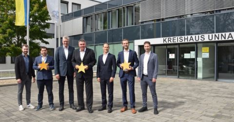 EcoTecHub Delegation mit den drei Sternen in der Hand