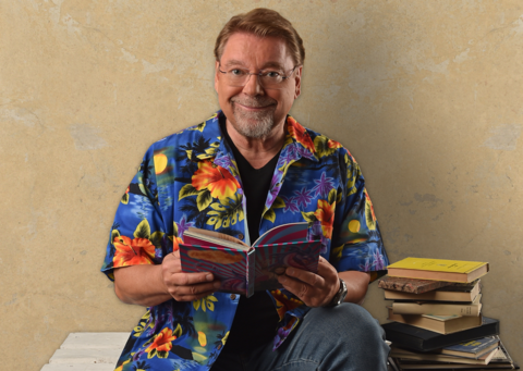 Jürgen von der Lippe ließt ein Buch
