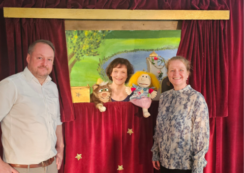 POCO Marktleiter Markus Blacha 	Kulturdezernentin Sandra Diebel 	Puppenspielerin Daria Nitschke (Märchenbühne Dortmund)