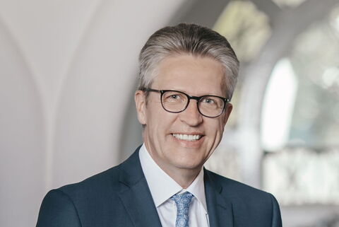 Portraitfoto von Bürgermeister Bernd Schäfer