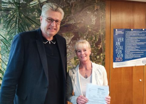 Bernd Schäfer zusammen mit Elke Neumann, der neuen Gleichstellungsbeauftragten