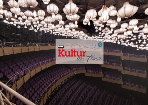 Theater Münster in Hintergrund zusammen mit unserem Logo Kultur on tour