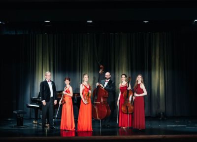 Sextett Bohéme auf der Bühne des Studiotheaters
